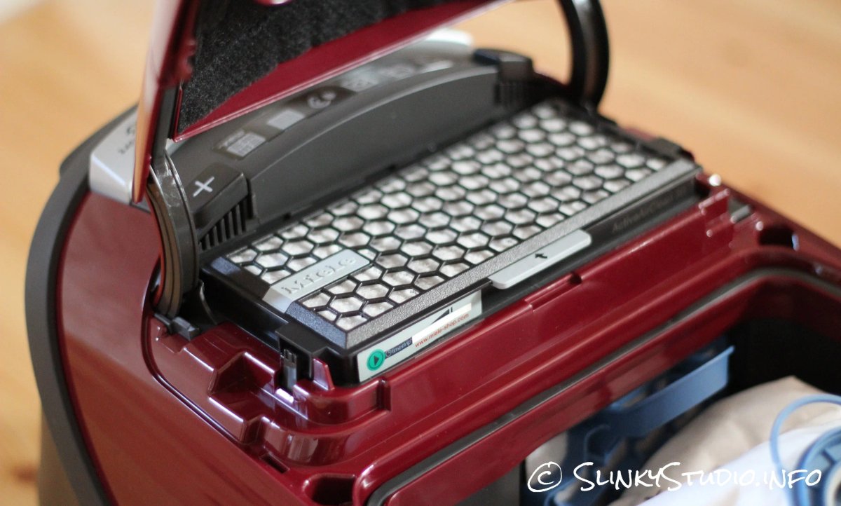 Miele Complete C3 Cat & Dog canister vacuum cleaner