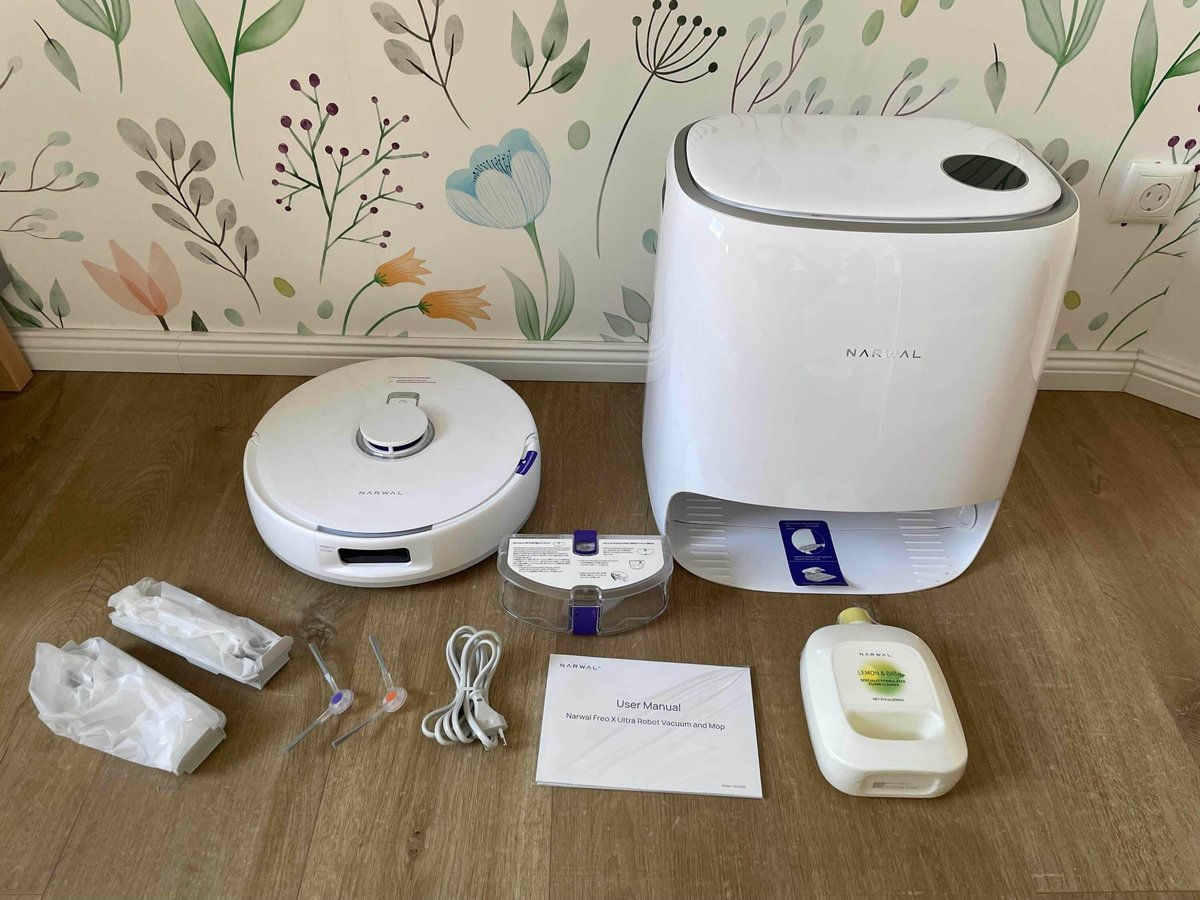 Narwal Freo X Ultra self-cleaning robot mop