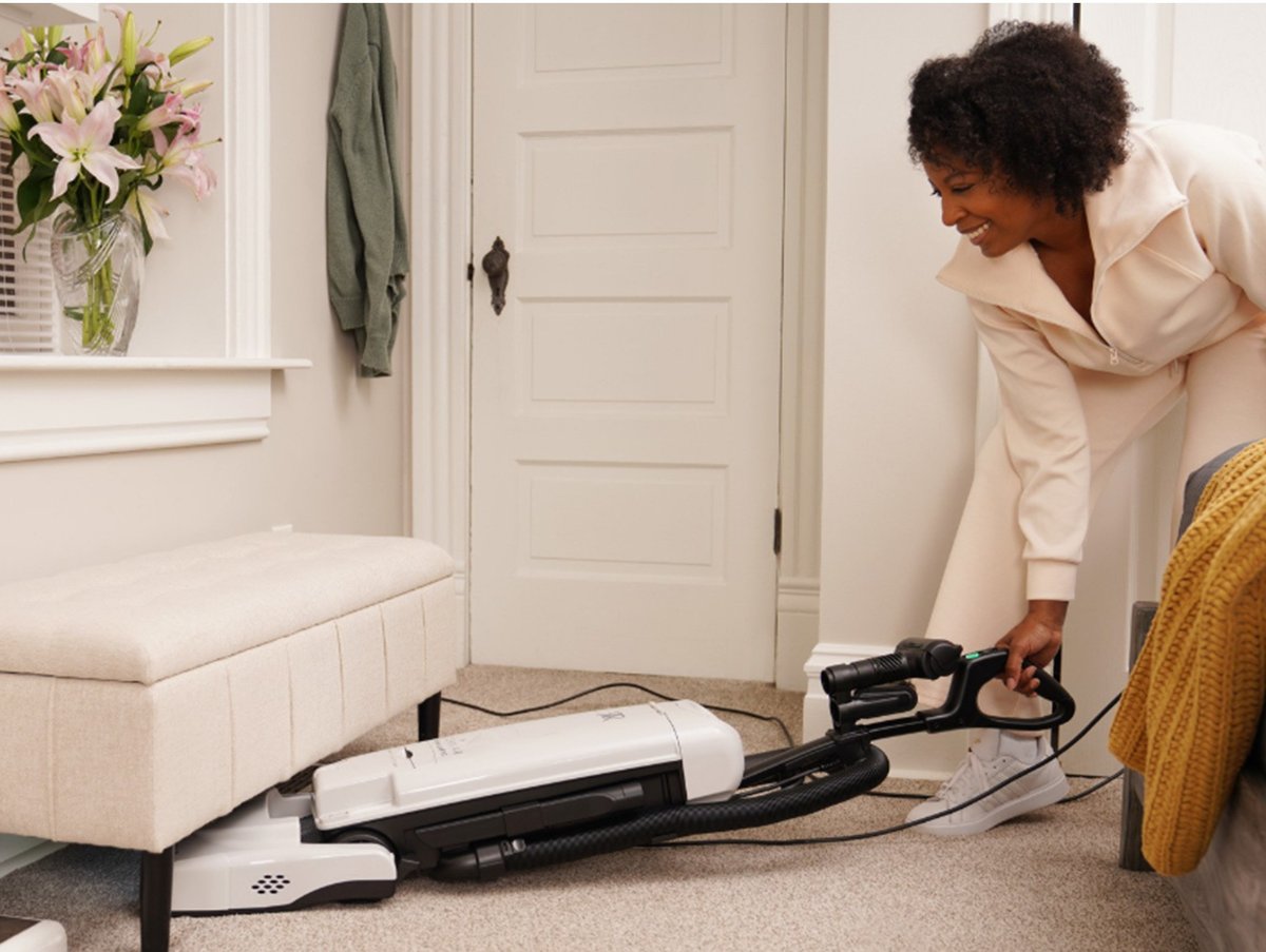 Riccar R25D Deluxe upright vacuum